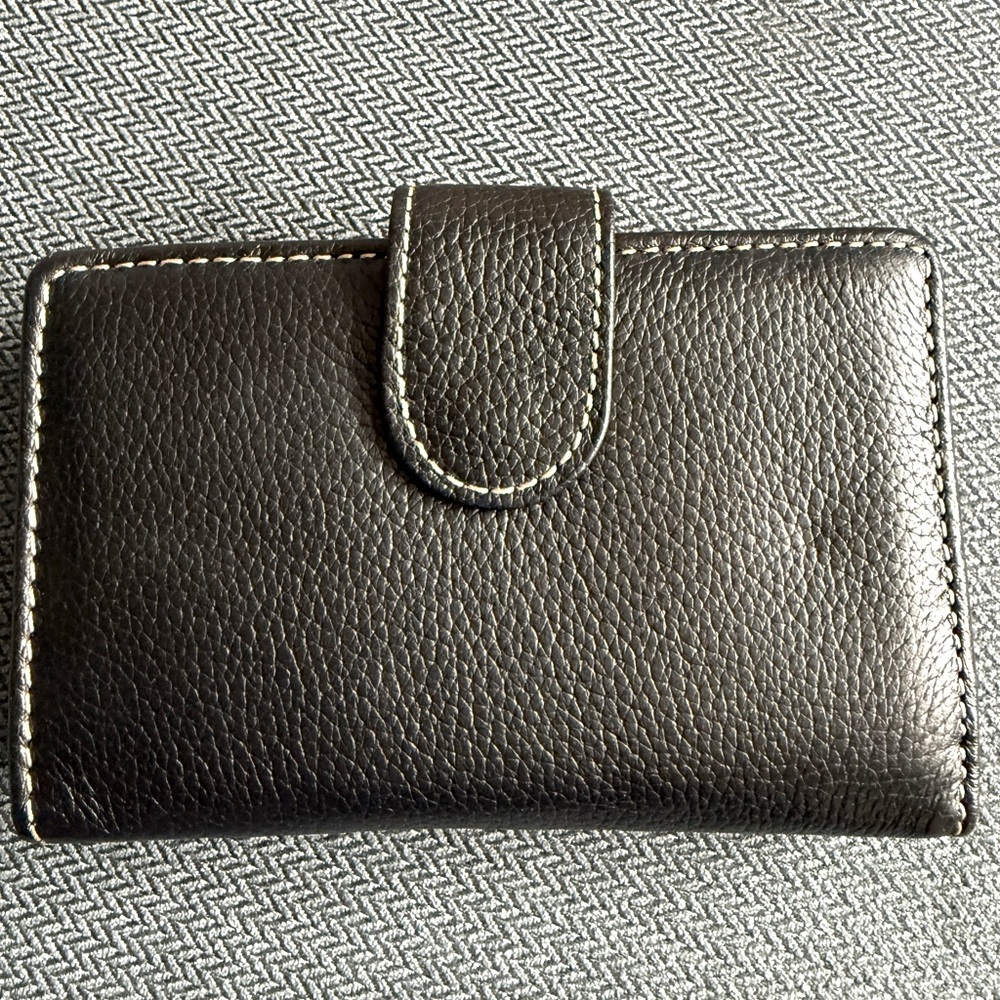 ￼ Black Genuine Leather safe keeper Wallet
